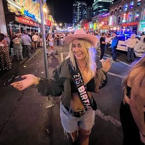 Meet your Posher, Lexi